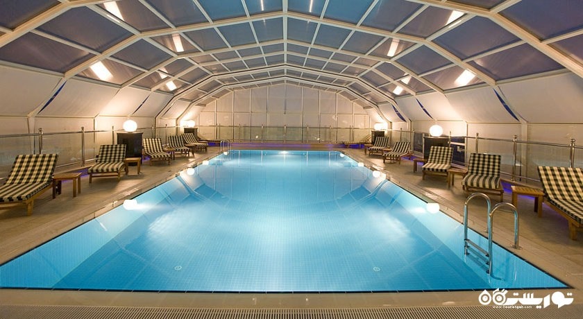 نمای استخر سرپوشیده هتل